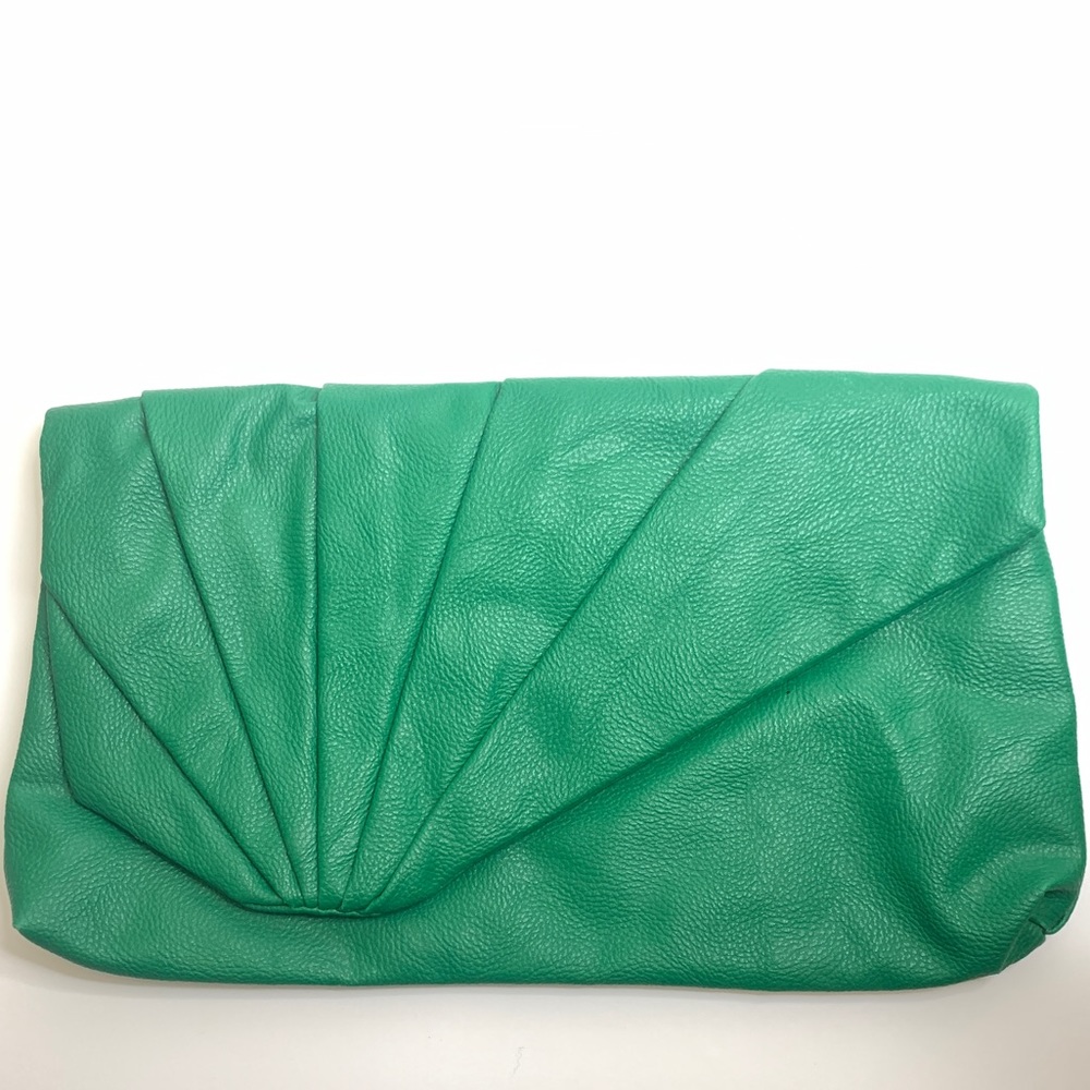 Green Dorothy Perkins clutch. So soft and adds a cute 80s touch to any outfit.